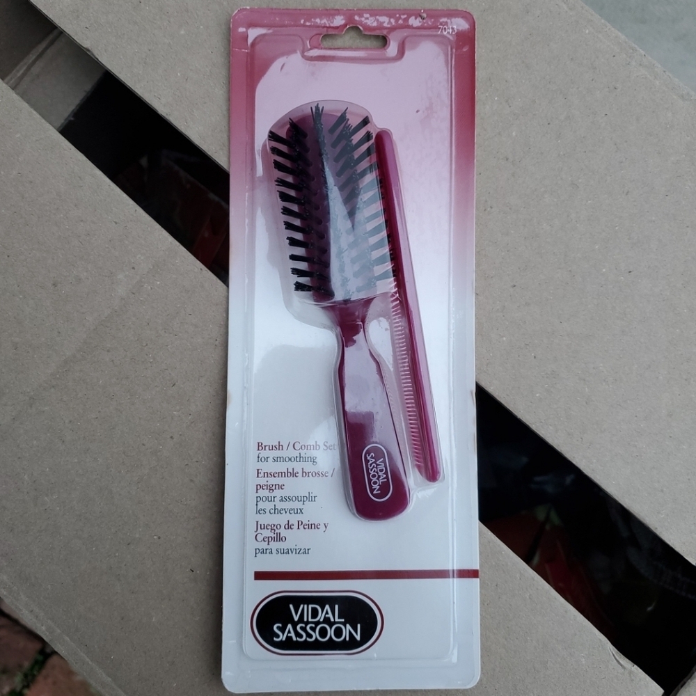 Vidal Sassoon Brush and Comb Set - Burgundy / Vintage 1995